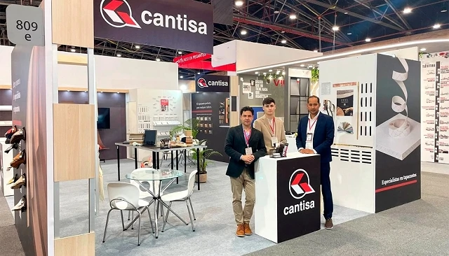 Foto de Cantisa muestra en Interzum Bogotá 2026 su catálogo de cantos y cubretornillos