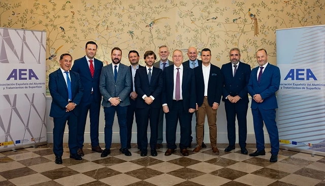 Foto de La Asociaci�n Espa�ola del Aluminio se re�ne con el ministro de Industria y Turismo para abordar los desaf�os del sector del aluminio