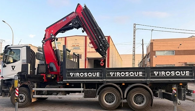 Foto de Grupo Virosque ampl�a su flota con una gr�a Fassi F545RA de m�xima conectividad