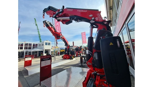 Foto de Transgrúas presenta la nueva grúa Fassi F605R.2-HXP TECHNO: máxima tecnología en formato compacto
