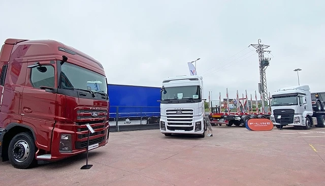 Foto de L�pez y V�zquez re�ne en Lugo a m�s de 200 profesionales para presentar la nueva cabina del Ford Trucks F-MAX MCA