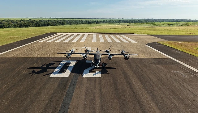 Foto de Eve completa las pruebas de vuelo estacionario y a baja velocidad de su aeronave eVTOL