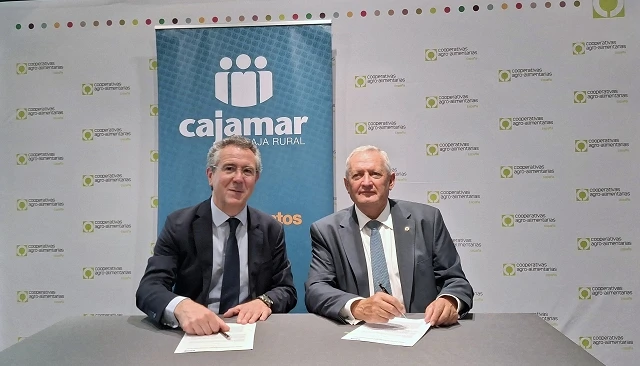 Foto de Cooperativas Agro-alimentarias de España y Cajamar se alían para impulsar el conocimiento, la formación y la competitividad del sector