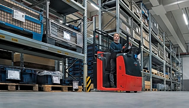 Foto de Linde MH lanza nuevos preparadores de pedidos con bater�a Li-ION integrada para mejorar la eficiencia en almac�n