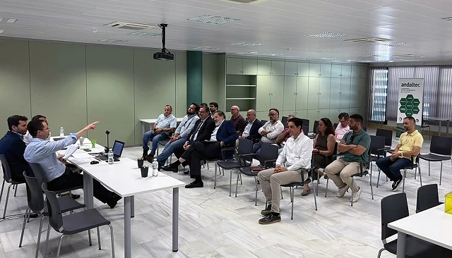 Fotografia de Francisco Cazorla, gerente de Proinsur, asume la presidencia de la Fundaci�n Andaltec junto a Francisco Javier Sarmiento, gerente de Paco Print, como vicepresidente