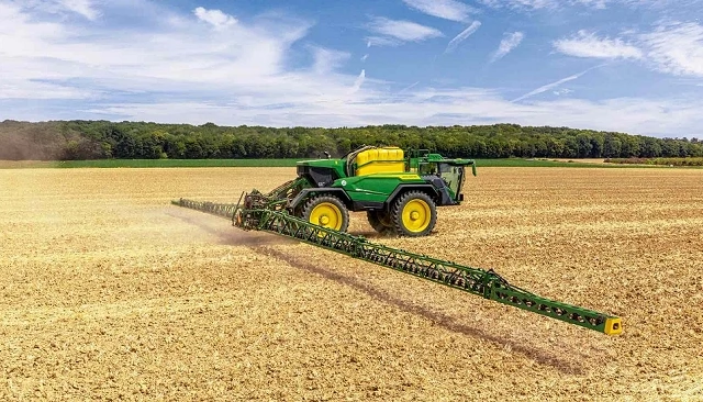 Foto de John Deere eleva la capacidad de pulverización con el nuevo 560R