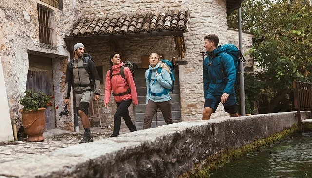 Foto de CMP: nuevos outfits de trekking para los senderos de verano