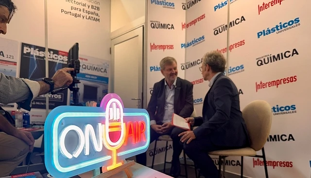 Foto de Alimatic exhibe en Equiplast sus avances en digitalización y sostenibilidad y recibe un reconocimiento por su trayectoria
