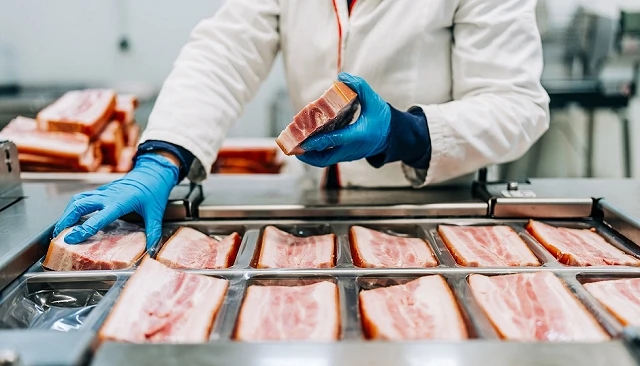 Foto de La industria c�rnica aporta 44.370 millones de euros a la econom�a espa�ola y genera 4,8 euros adicionales por cada euro producido