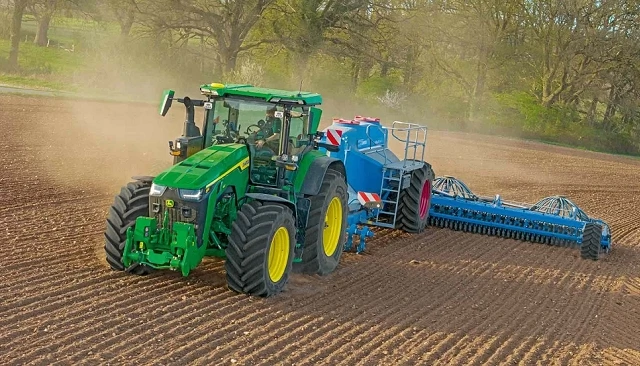 Foto de John Deere impulsa la productividad con la actualización de la Serie 8