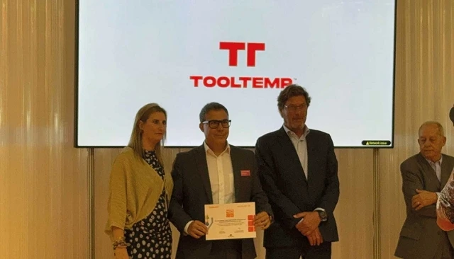 Foto de Equiplast reconoce a Tool-Temp España por sus 40 años de vinculación con la feria