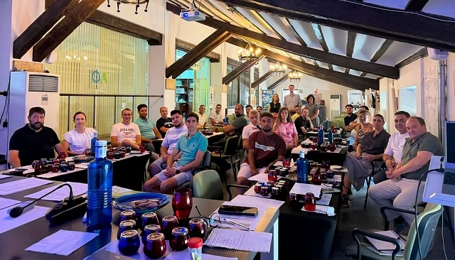 Foto de El Curso de Maestros de Almazara profundiza en el análisis sensorial con la cata de 35 aceites en Úbeda