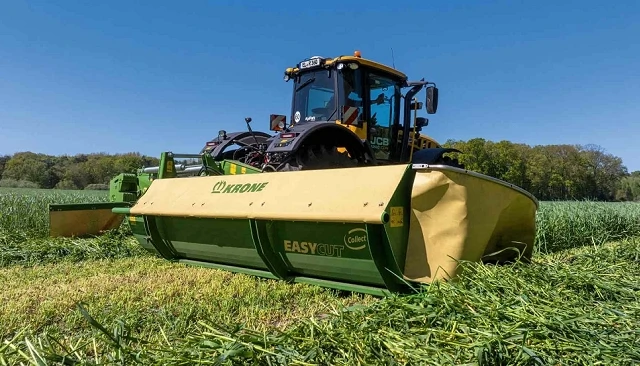 Foto de EasyCut R 360 Collect, nueva segadora con sinfín agrupador de Krone