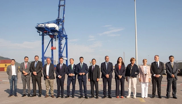 Foto de CSP Bilbao incorpora la mayor grúa de muelle del Arco Atlántico tras una inversión de 9,5 millones de euros