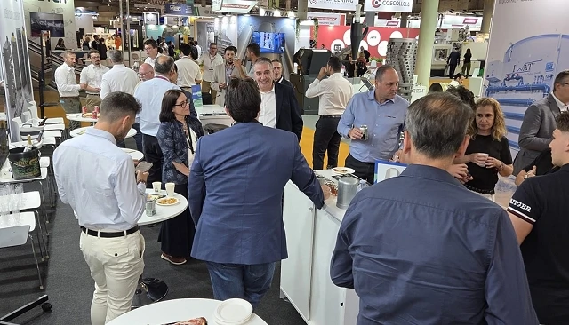 Foto de Ascamm participa en Equiplast 2026 donde recibe el reconocimiento de Fira de Barcelona por su 45� aniversario