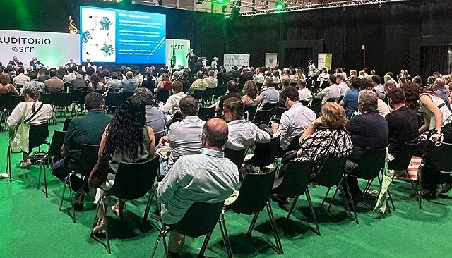 Foto de Más de 400 profesionales acudieron al XI Encuentro sobre Reciclado de Vehículos