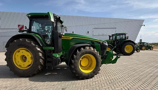 Foto de John Deere abre sus puertas al futuro