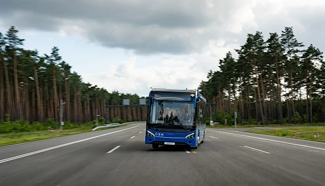 Foto de ZF presenta su hoja de ruta hacia el vehículo industrial definido por software con nuevas soluciones de seguridad, conectividad y electrificación