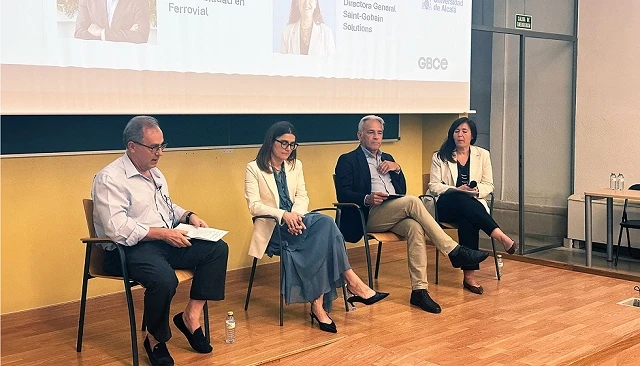 Foto de La vivienda, la descarbonizaci�n y la competitividad centran el debate sobre el futuro de la edificaci�n