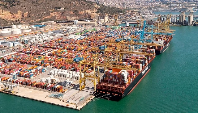 Foto de Los puertos españoles recuperan el crecimiento hasta mayo impulsados por los graneles líquidos y los contenedores