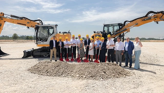Foto de Liebherr inicia la construcci�n de su futura planta de ensamblaje en Nambsheim (Francia)