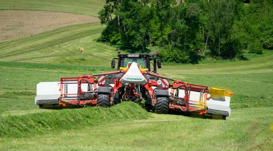 Foto de Mergento VT 9220, el rastrillo hilerador de cinta de P�ttinger para todo tipo de forrajes