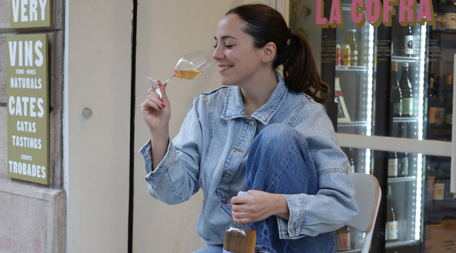 Foto de Entrevista a Manuela Cinquegrani, sumiller y productora de vinos naturales, copropietaria de La Cofra