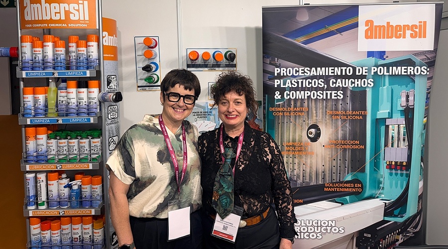 Foto de Comercial Qu�mica Herb� mostr� en Equiplast un cat�logo desarrollado a partir de las necesidades del operario