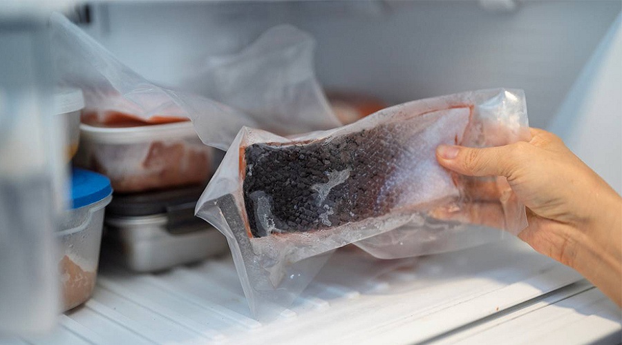 Foto de Un estudio detecta que los envases de pl�stico transfieren part�culas al pescado almacenado en la nevera
