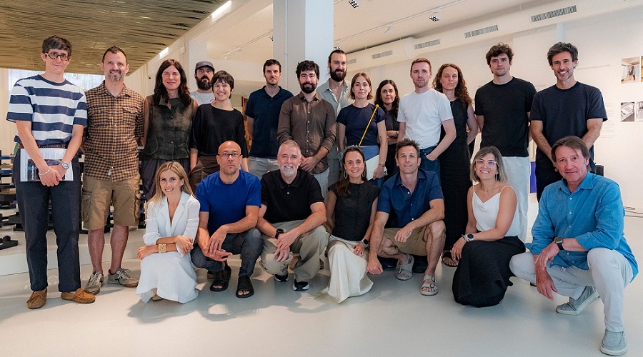 Foto de Una exposici�n re�ne a destacados estudios de arquitectura para el dise�o de piezas artesanales