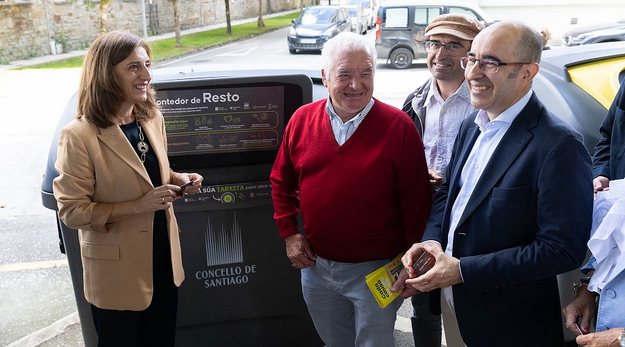 Foto de Santiago de Compostela prueba un sistema con tarjeta para mejorar la separaci�n de residuos