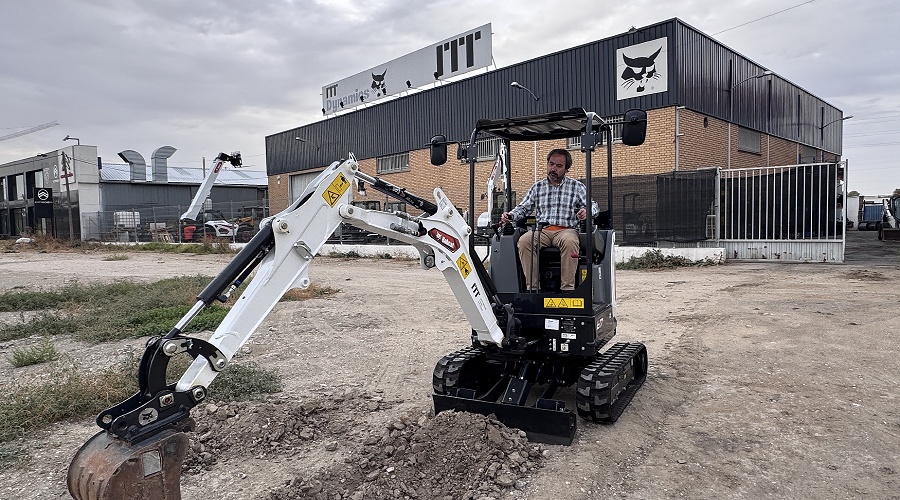 Foto de E17z Serie R2: 'la hormiga at�mica' de Bobcat