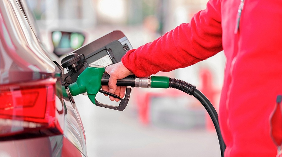 Foto de El Miteco libera seis d�as de reservas de gas�leos y querosenos