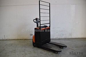 Transpaleta autopropulsada BT LWE180