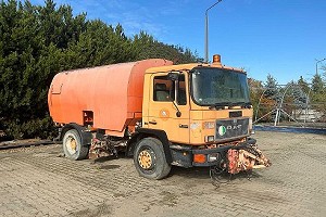 AF - 18-232 - Barredora de carreteras y patios