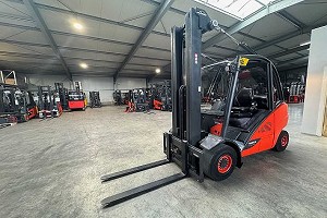 2015 Servicio + UVV 09/2026 Linde H30T 3.000 kg Triplex 645 cm Carretilla elevadora de gas 4.066 horas