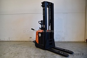 Apilador autopropulsado BT SPE125
