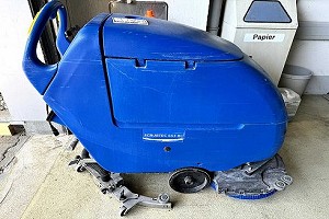 Fregadora NILFISK SCRUBTEC 653 BL