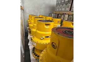 Peso aprox. 8880 kg - Bonfiglioli Trasmital Relaci�n de engranajes 1/1146 - Fabricado en Italia (12x)