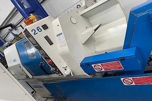 MANURHIN MENTI K'MX 250 torno CNC de 3 ejes con herramientas motorizadas y alimentador de barras hidr�ulicas