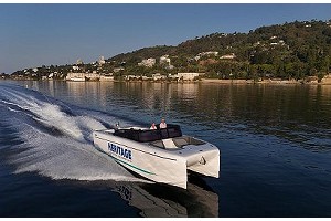 Powercat de 10,92 m de eslora