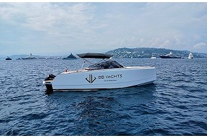 Open/runabout de 11,10 m de eslora