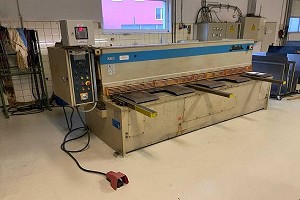 1995 Baykal HGL 310-/6 Cizalla de guillotina hidr�ulica