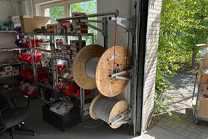 Dispositivos de almacenamiento y desenrollado con 2x tambores de cable