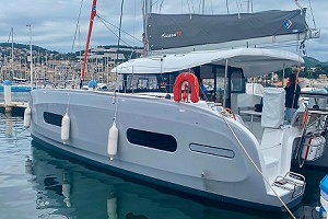 Catamaran � voile de 11,33 m de eslora