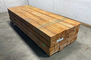 Aserrada Douglas en poste - 300x15x15 cm (28x)