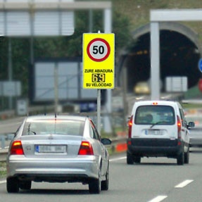 Foto de Cartel de indicación de velocidad