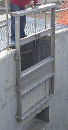 Foto de Vertedero regulable guillotina
