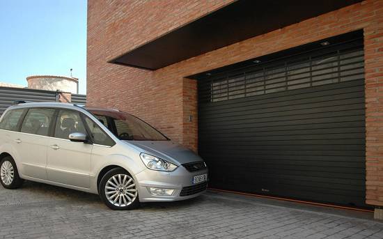 Foto de Persianas enrollables para garajes y parkings