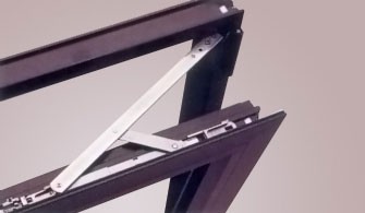 Foto de Herrajes para ventanas oscilobatientes